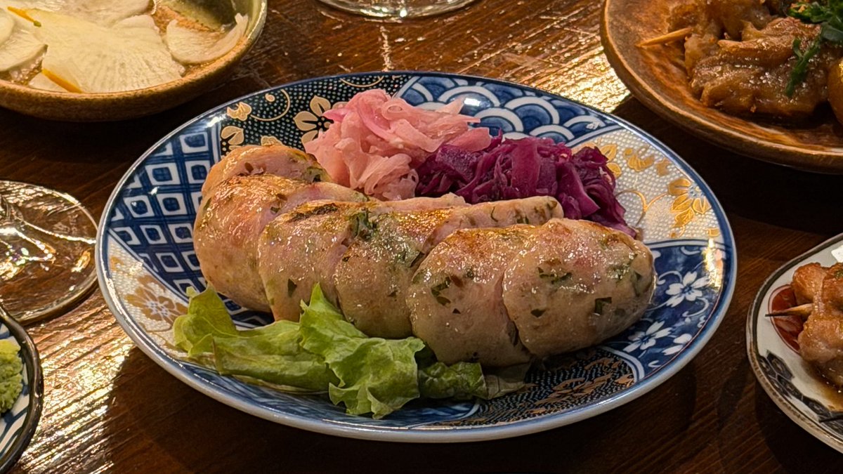 taguttyyy's tweet photo. 焼鳥好きなら絶対一度は行ってほしい🐓
三軒茶屋にある"三茶一九"の焼鳥がマジで
どれ頼んでも美味しすぎて最高すぎんの！
分厚くてジューシーな串は満足度高めだし
逸品料理までうますぎて大量注文した！
店内の居心地も抜群でかなり人気だから
必ず予約してみんな行ってみてほしい、、 https://t.co/8sD8I3vzjg