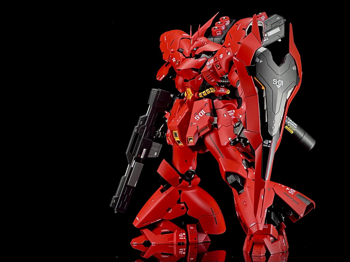 RGサザビー
完成しました〜！！

直線や平面ではエッジを意識し
曲線、曲面部分は線や面の歪みがなくなるよう処理しました☺️

どうしても違和感が強かった腰パイプは自作のスリット入りパイプに置き換えつつ
メリハリをつけながらクラシックにまとめてみました✌︎('ω'✌︎ )