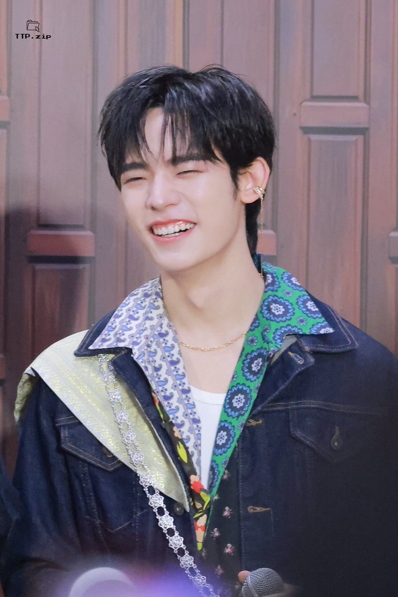 TTP_zip's tweet image. 𖤐ˊ˗ 260415

ยิ้มก็สวยอ่ะ 🥹

#PorSuppakarn @porsuppakarn 

TEETEE POR AT SONGKRAN THE MALL NGAMWONGWAN​ 

#TheMallSongkranxTeeteePor