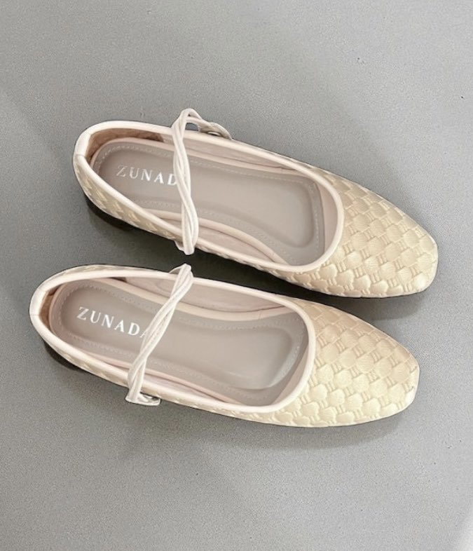 peachkamu's tweet photo. SUNGKEEMM🙏🏻
Rela berjam-jam buat scroll shopee demi nemuin sendal &amp; sepatu senyaman ini woyy❗️
Produk Lokal tp harganya under 100k, lebaran auto gonta ganti sendal ini mah https://t.co/2vFcyHCen7