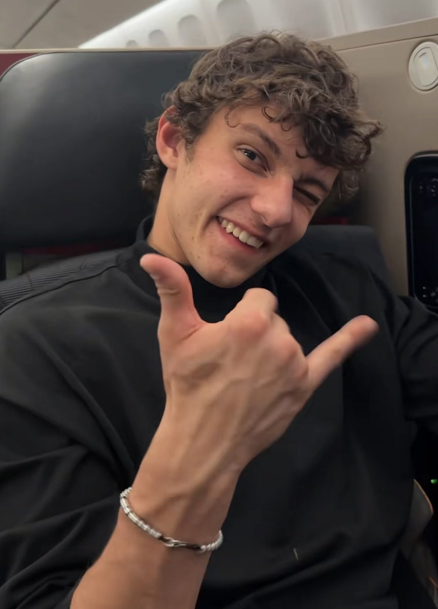 0NETWONELLI's tweet image. my girlfriend everybody