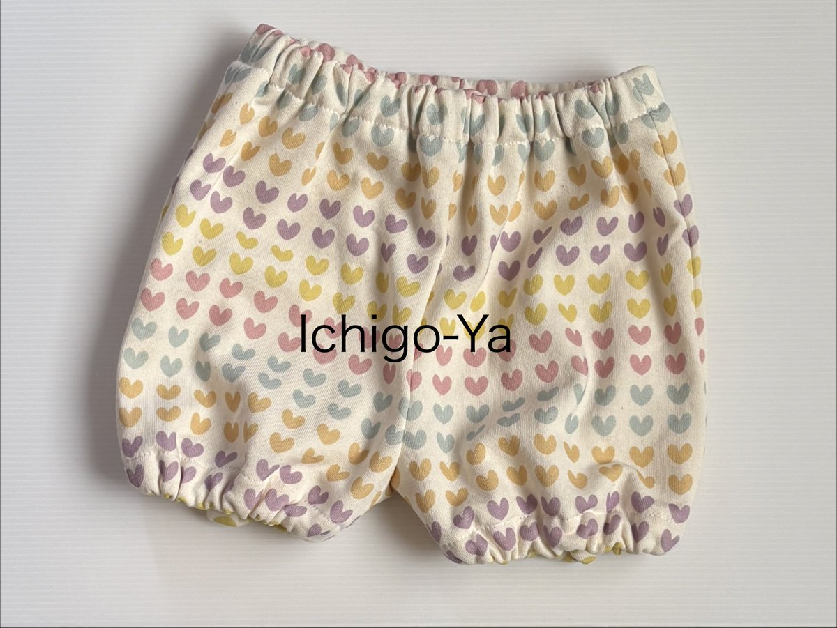 Ichigo_Ya's tweet photo. 先日ご予約販売でご紹介した、
「ミニ裏毛　カラフルハート」で
90サイズのパンツを作りました💛
ただいま加工中です。
ご注文いただいた皆さま、今しばらく
お待ちくださいませ😊
出来上がり次第、ご発送のお手続きを
させていただきます！ https://t.co/YgNIa34QvO