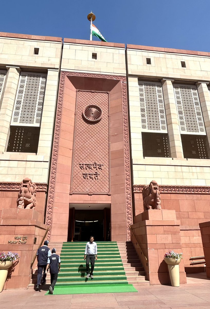 theravichavan's tweet photo. देशाच्या केंद्रात एक खास अनुभव 🌿 
#ParliamentofIndia https://t.co/x0YnShnQtU