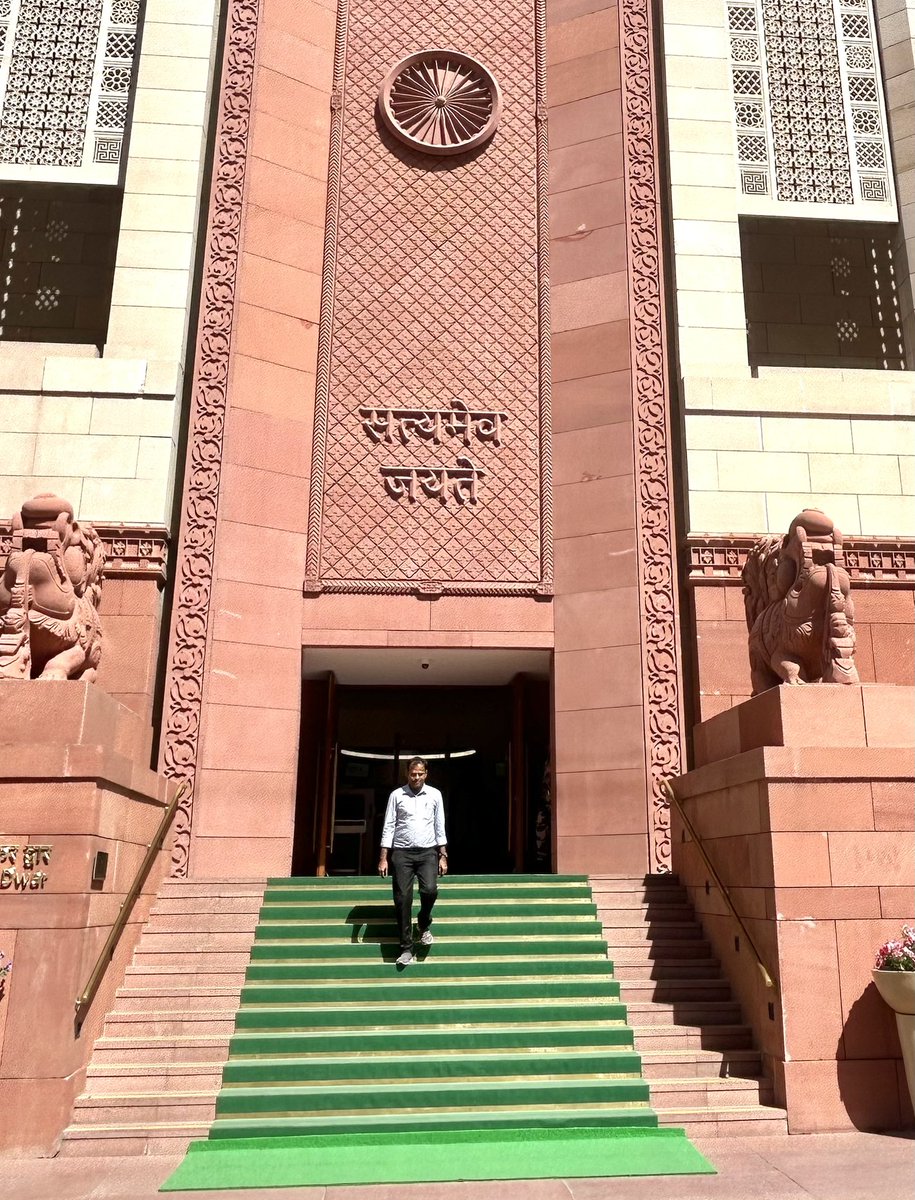theravichavan's tweet photo. देशाच्या केंद्रात एक खास अनुभव 🌿 
#ParliamentofIndia https://t.co/x0YnShnQtU