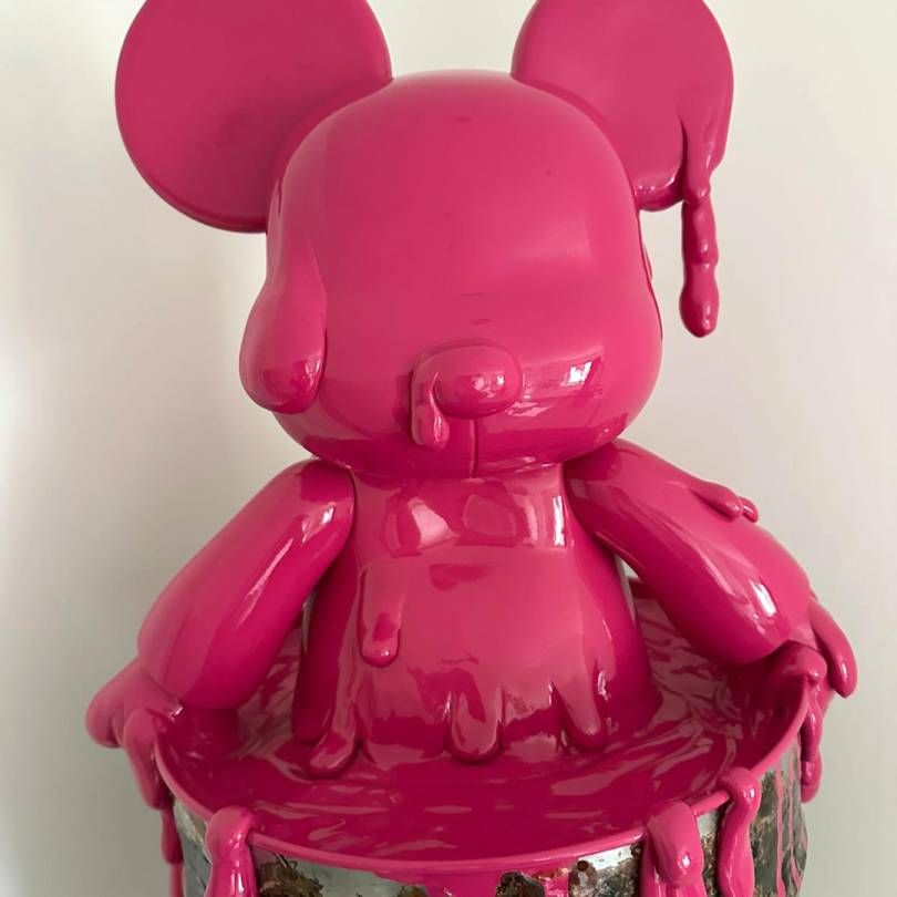 spankystokes's tweet image. A Massive Piece of Art Toy History… VISEone’s “CLOSER Charity Qee” Surfaces for Collectors dlvr.it/TS3B0v #Auction #CustomVinyl #Featured #Qee #VISEone