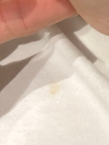 근데 오빠 흰티에 뭐 흘린 자국이