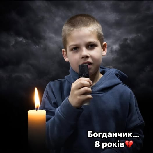Учора ввечері російські терористи підло спрямували свої ударні «шахеди» на мирні райони міста Черкаси.
Перший сонячний день. На ігрових майданчиках багато дітей — і дрон летить просто туди.
Діти дуже голосно кричали. Це була дуже жахлuва картина.
На жаль, один із дронів поцілив⬇️