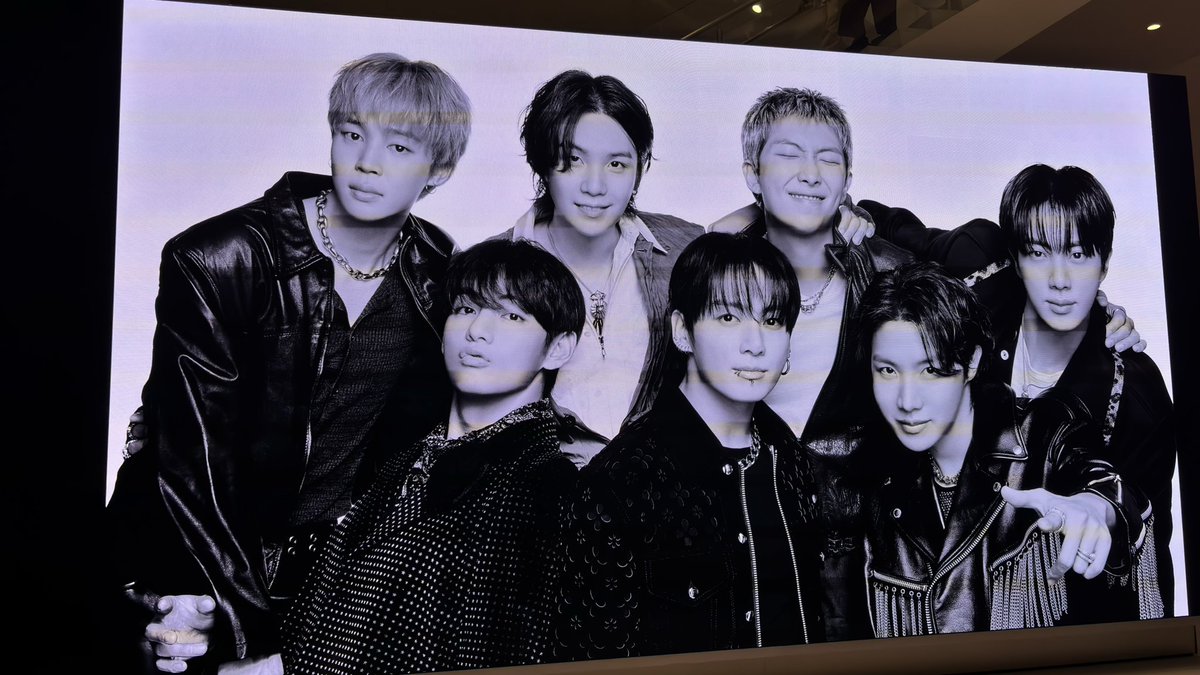 realsooyah's tweet image. Manage to go today💖 #TodayatApple #BTS_ARİRANG