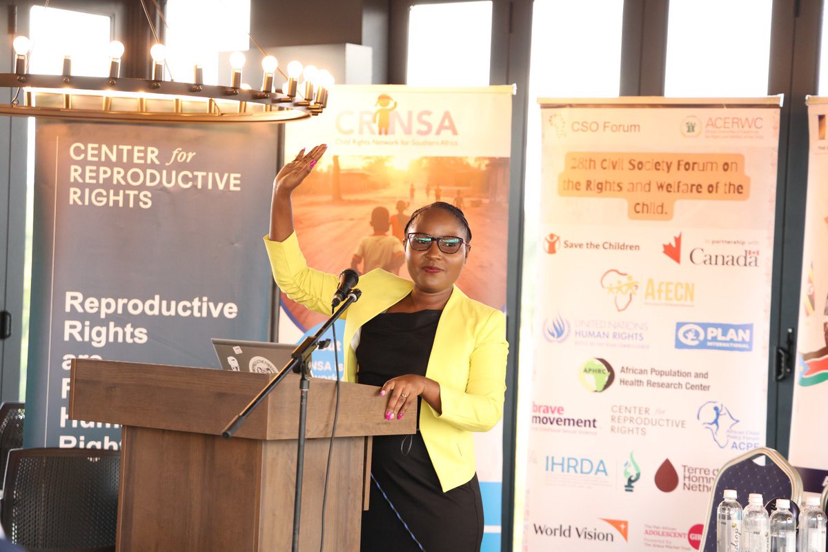 CKyobutungi's tweet image. Digital advocacy is a powerful tool for advancing #SRHR — and this week ,My colleague Issabelah Mutuku facilitated a powerful session on "Leveraging Digital Advocacy to Advance SRHR in the Region" at the 28th Civil Society Organizations Forum in Lesotho.

Digital spaces can:
✅