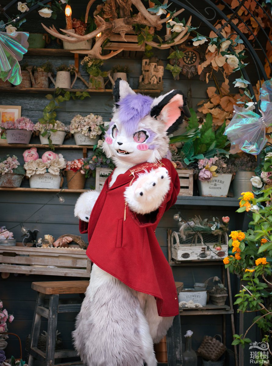 /挑選/

客人：老闆  我要最美 又 可愛的花🌷
千夢：這裡🫵  ⁄(⁄ ⁄•⁄ω⁄•⁄ ⁄)⁄ 你就是最棒的花🐾

📷： <a href="/ras_soy/">瑞树🌲</a> 
🪡： 黑雪工坊kuroyuki 

#FursuitEveryday