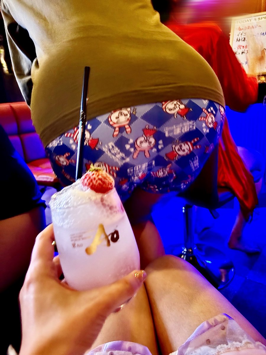 ochoco1123new's tweet photo. しまむらパンツで乾杯🥂 https://t.co/7vIihxhtEp