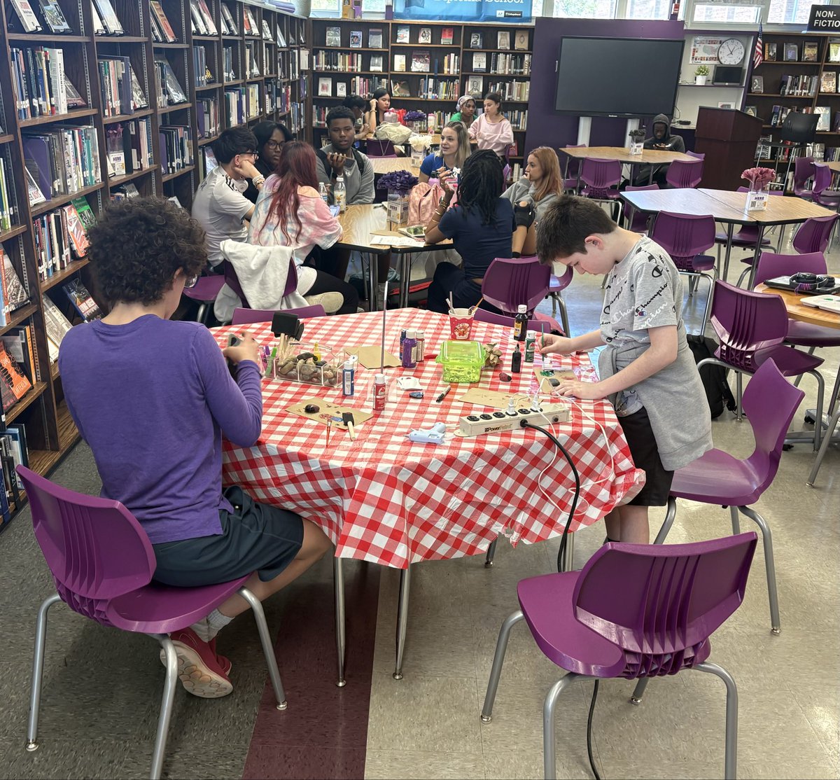 PHS_Library's tweet photo. April is #SchoolLibraryMonth! Stop by your school library today to see what all the buzz is about! 📚💜You can even make your very own ‘book bug’ just like Brody! @BCPS_LMPET https://t.co/0XuPxQ0hd2