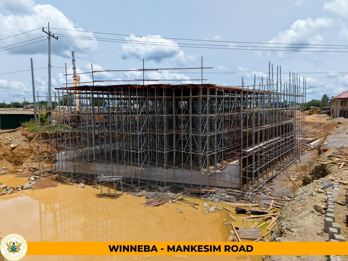 mrhgovgh's tweet photo. BIG PUSH UPDATE
Dualization of the Winneba Cape- Coast Road Project (30km- 54km)

Project- Lot 2: Dualization Winneba- Mankessim (24km)

Work on the Dualization of the Winneba- Mankessim Road Project is progressing steadily. Works started in December 2025 and is expected to be completed in November 2027.

The physical progress of work is currently at 25%. So far, the contactor has completed site clearing and the construction of major culverts and drainage systems. Works on subbase, base formation and the construction of two (2) interchanges at Apam Junction and Otaw are also progressing steadily.

The project scope includes:
·      Clearing of vegetation
·      Road formation
·      Subbase formation
·      Base formation
·      Construction of two (2) interchanges (Apam Junction and Otaw)
·      Asphaltic concrete finishing
·      Construction of drainage systems and culverts
·      Provision of pedestrian underground crossings
·      Road furniture
·      Provision of streetlights
·      Provision of bus stops

When completed, the project will bring relief to motorist and shorter travel time to facilitate socio-economic development in the country. It will also enhance the smooth flow of traffic to and fro Cape Coast and Takoradi to the national capital, Accra.