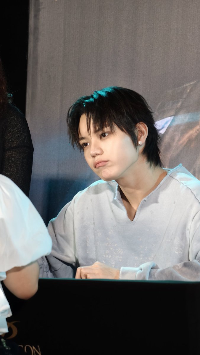 OHYULINDONESIA's tweet photo. [📸] 260415 — LOFT Fansign, Thailand.

#OHYUL Si paling ceraah auranya☀️

cr foto iiKMMM, pantonbini

#오율 #LNGSHOT #롱샷 #LNGSHOTxLOFT_Fansign https://t.co/sU1OZs283n