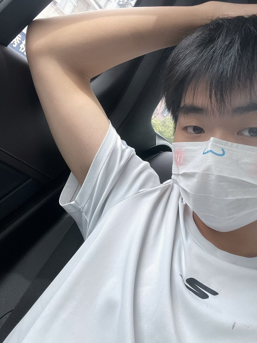 Halleo2817011's tweet image. 心情好
放一张高中拍的高p照🥰