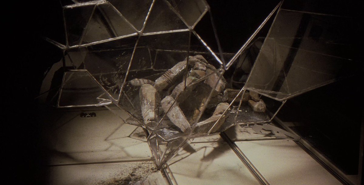 HAILMRYS's tweet image. GUYS WHAT THE FUCK HAPPENED TO MY FRIEND???