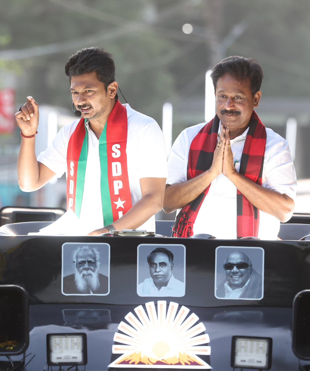 Udhaystalin's tweet photo. செல்லும் இடமெல்லாம் திரளும் மக்கள் வெள்ளமே கழக கூட்டணியின் வெற்றியை உறுதி செய்யும் வகையில் உள்ளது. 

இன்று மாலை ராஜபாளையம் சட்டமன்றத் தொகுதியில் உள்ள குமாரசுவாமி ராஜா சிலை அருகே கழகத்தின் வெற்றி வேட்பாளர் @SThangapandian2 அவர்களை ஆதரித்து பிரச்சாரம் செய்தோம். 

தமிழ்நாட்டின் அரசியல் உரிமையை #Delimitation என்ற அநீதியின் மூலம் களவாட நினைக்கும் ஒன்றிய ஆட்சியாளர்களை முற்றிலும் நிராகரித்து உதயசூரியன் சின்னத்தில் அண்ணன் தங்கபாண்டியன் அவர்களை பெருவாரியான வாக்கு வித்தியாசத்தில் வெற்றிபெறச் செய்ய வைக்க வேண்டுமென கேட்டுக்கொண்டோம்! 

#Vote4DMK #ஸ்டாலின்_தொடரட்டும் #தமிழ்நாடு_வெல்லட்டும்