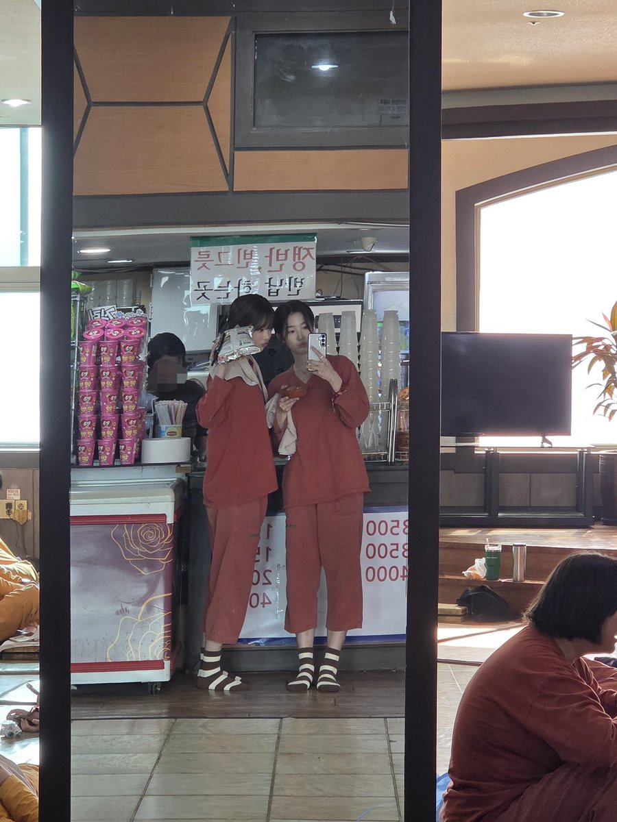 le sserafim pics tweet media