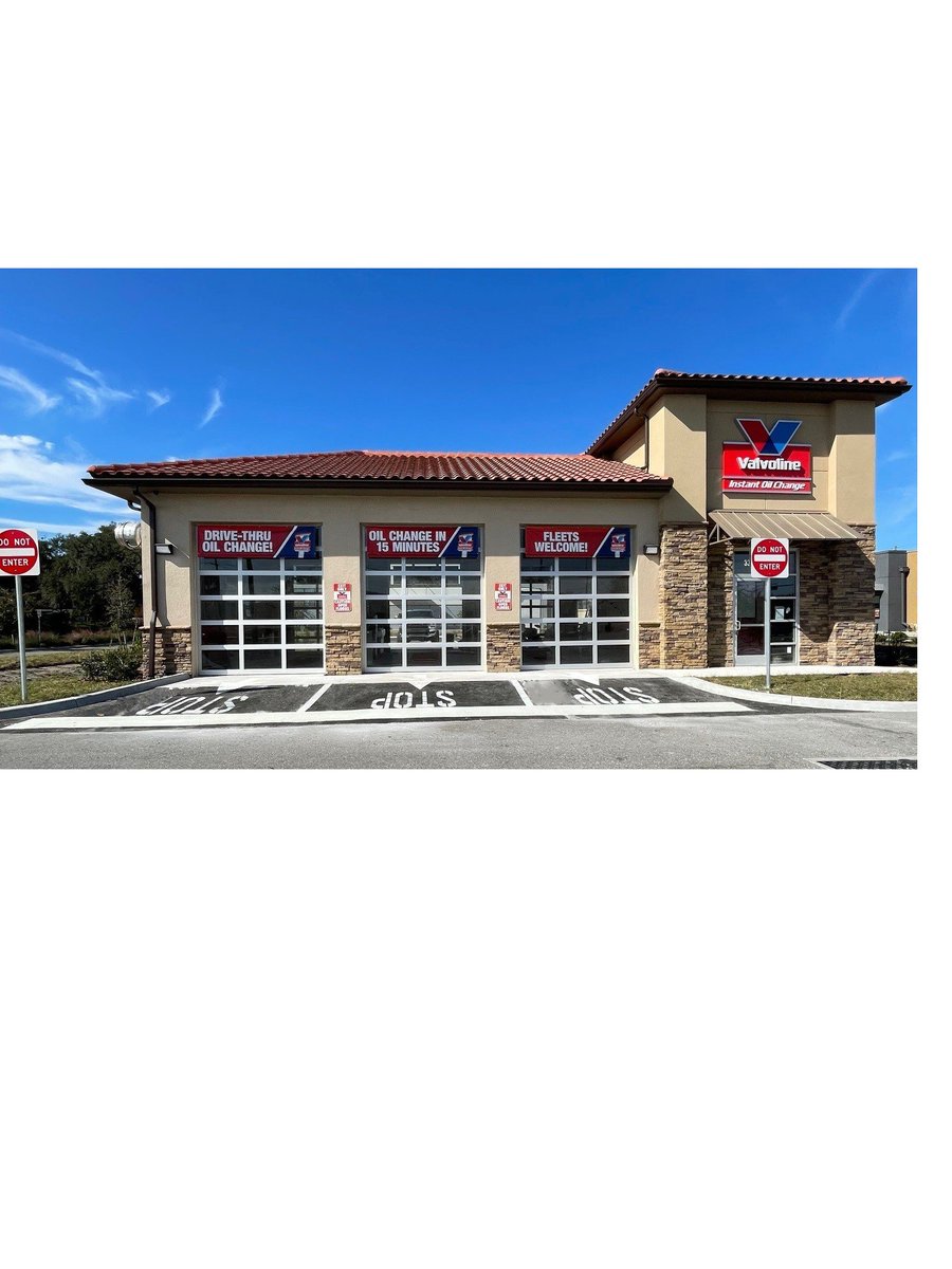 GSCCONSTRUCTS's tweet photo. Finished: Our @Valvoline in @CityofKissimmee 
#FloridaConstruction #Construction #RetailConstruction #CommercialConstruction #GeneralContractor #Discover #Contractor #Florida #CentralFlorida #Building #Southern #Innovation #Creativity #Future #Retail #Trending #DigitalMarketing https://t.co/BPxTbKhBTd