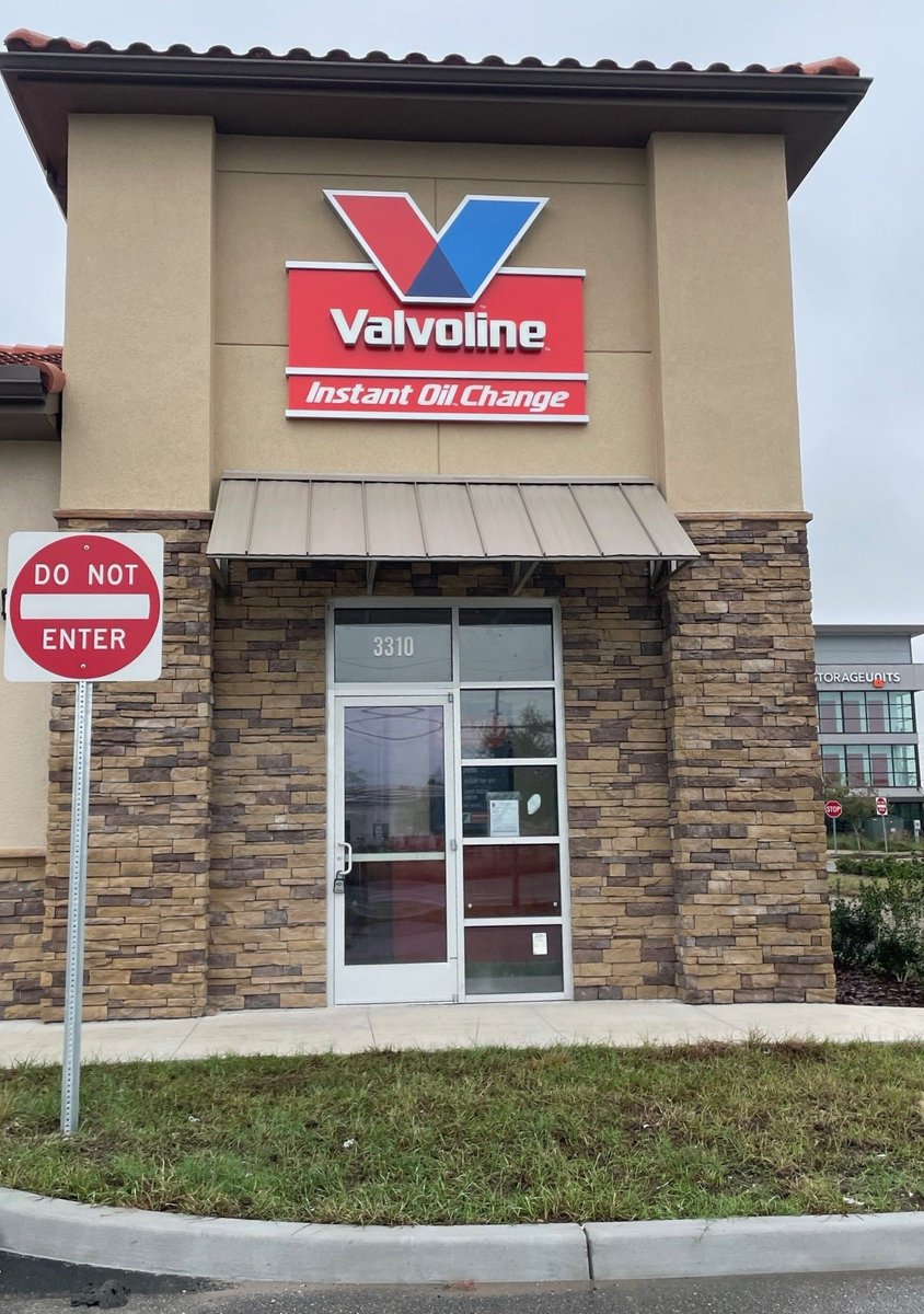 GSCCONSTRUCTS's tweet photo. Finished: Our @Valvoline in @CityofKissimmee 
#FloridaConstruction #Construction #RetailConstruction #CommercialConstruction #GeneralContractor #Discover #Contractor #Florida #CentralFlorida #Building #Southern #Innovation #Creativity #Future #Retail #Trending #DigitalMarketing https://t.co/BPxTbKhBTd