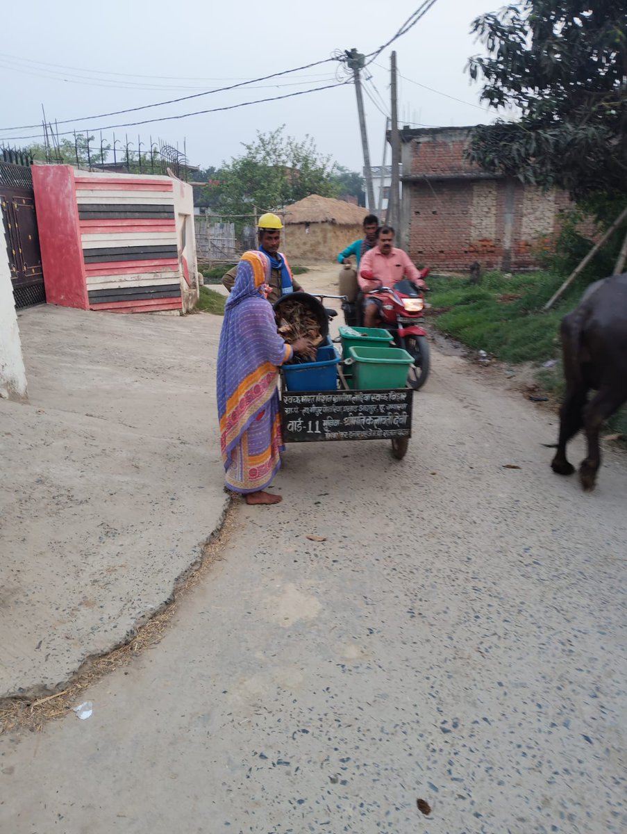 EcMotihari's tweet photo. Under #SBMG/#LSBA #sanitationworkers across #Panchayats conduct daily D2D #WasteCollection,ensure proper segregation & #ScientificProcessing of waste,actively promote #Cleanliness,#Hygiene,#PublicHealthsustainablewastemanagement practices in #RuralAreas.
@Dm_Motihari @LSBA_Bihar https://t.co/bTMcQQHevt