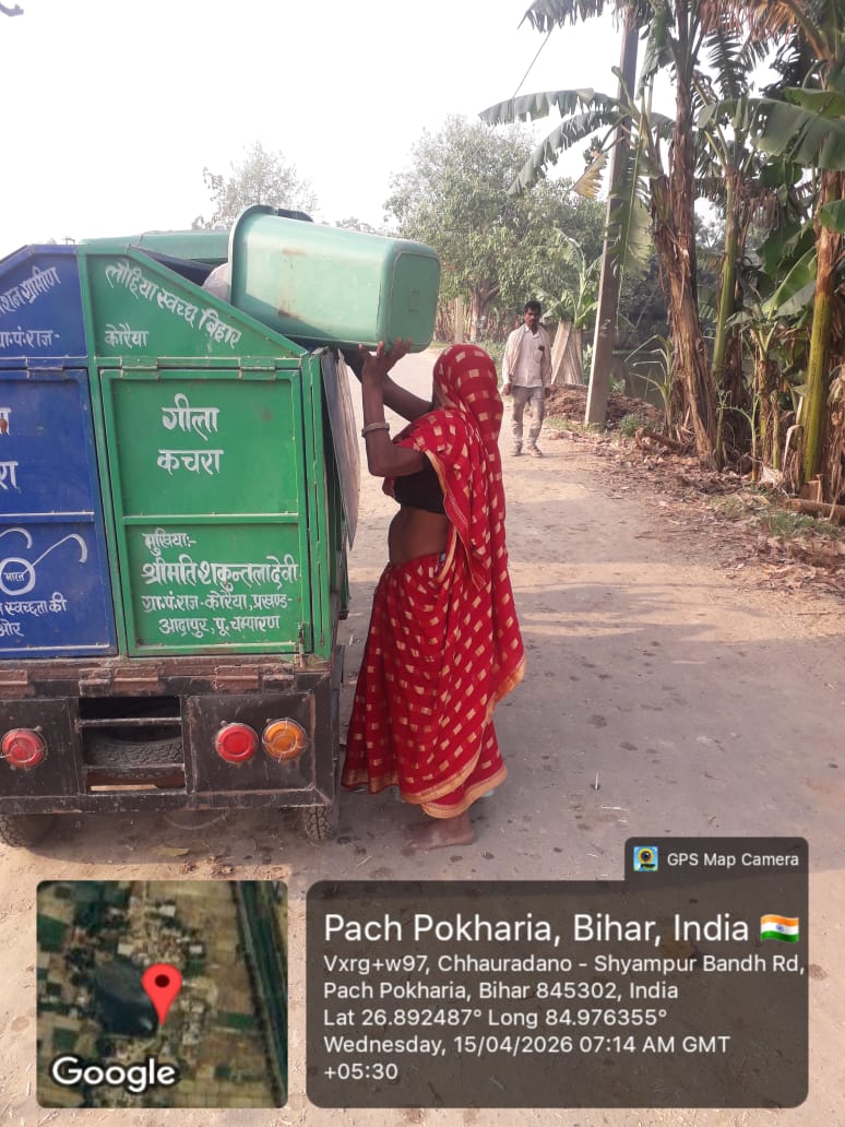 EcMotihari's tweet photo. Under #SBMG/#LSBA #sanitationworkers across #Panchayats conduct daily D2D #WasteCollection,ensure proper segregation & #ScientificProcessing of waste,actively promote #Cleanliness,#Hygiene,#PublicHealthsustainablewastemanagement practices in #RuralAreas.
@Dm_Motihari @LSBA_Bihar https://t.co/bTMcQQHevt