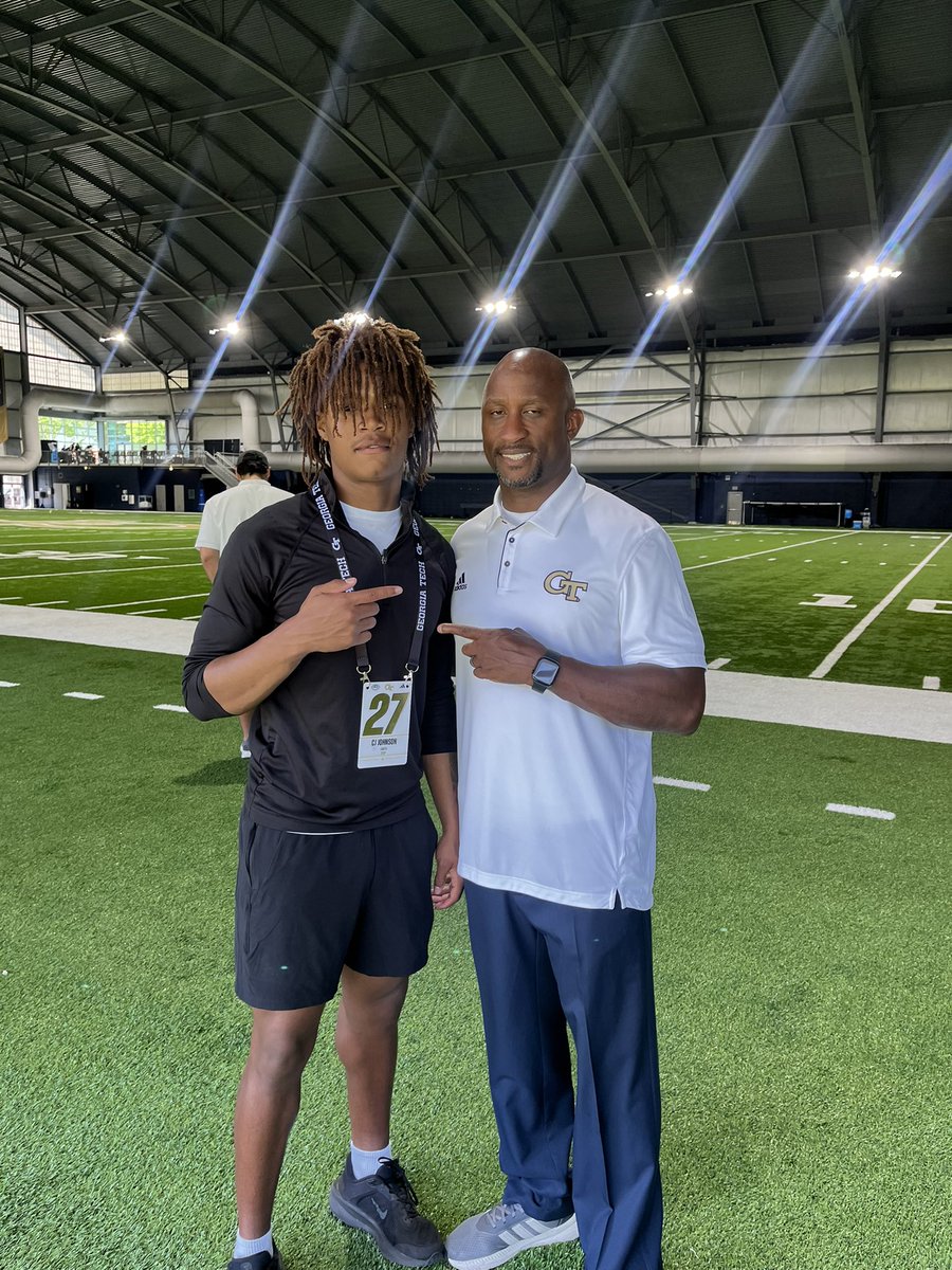 cjjohnson_26's tweet photo. I had an AMAZING time at yesterday’s practice, truly blessed to be able to experience the atmosphere at Georgia Tech. Thank you to all the coaches and staff for the hospitality . #stingem🐝 @Coach_KJones7 @CoachAnderson28 @J_Boras @coachmartin10 @CoachTMaloof @LanierRecruits @CoachCBurress