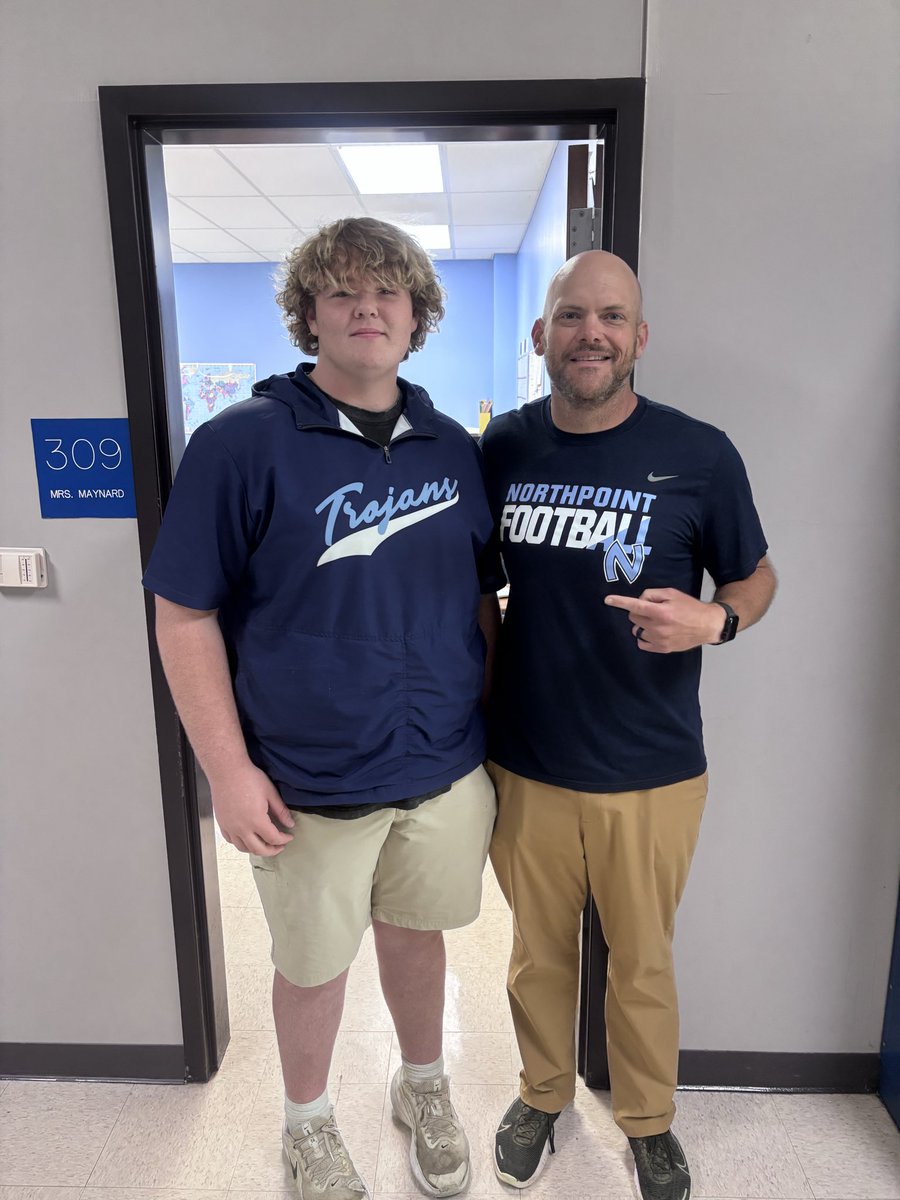 CoachGold57's tweet photo. 2028 OL @DylanMcRae2028 
6’3” 300 lbs
Hudl: https://t.co/rJuhB7cZAG https://t.co/mcOJtZFHA1