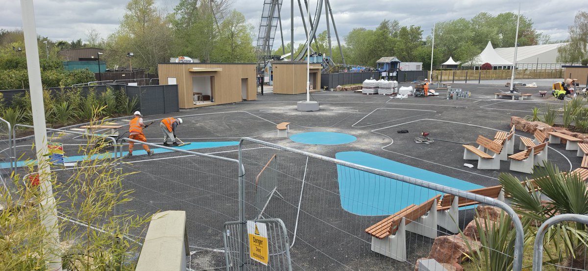 Theme Park Callum tweet media