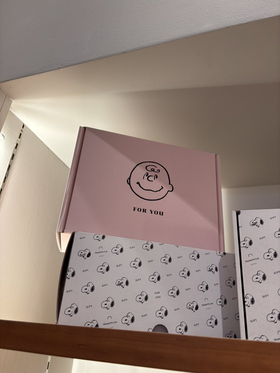 SNOOPY_ST3103's tweet photo. エキスポシティのPEANUTS CAFE
スヌーピーと仲間達
チャーリーブラウンが笑ってた
🐾✨

#SNOOPY #PEANUTS https://t.co/r4oMriOfjP