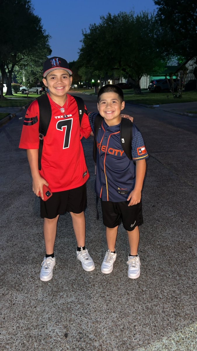 vmp1815's tweet photo. Every morning I take a picture of them and I tell them when I’m having a hard day at work, I look at their picture and it reminds me of my why. https://t.co/g7fNEPSQwq