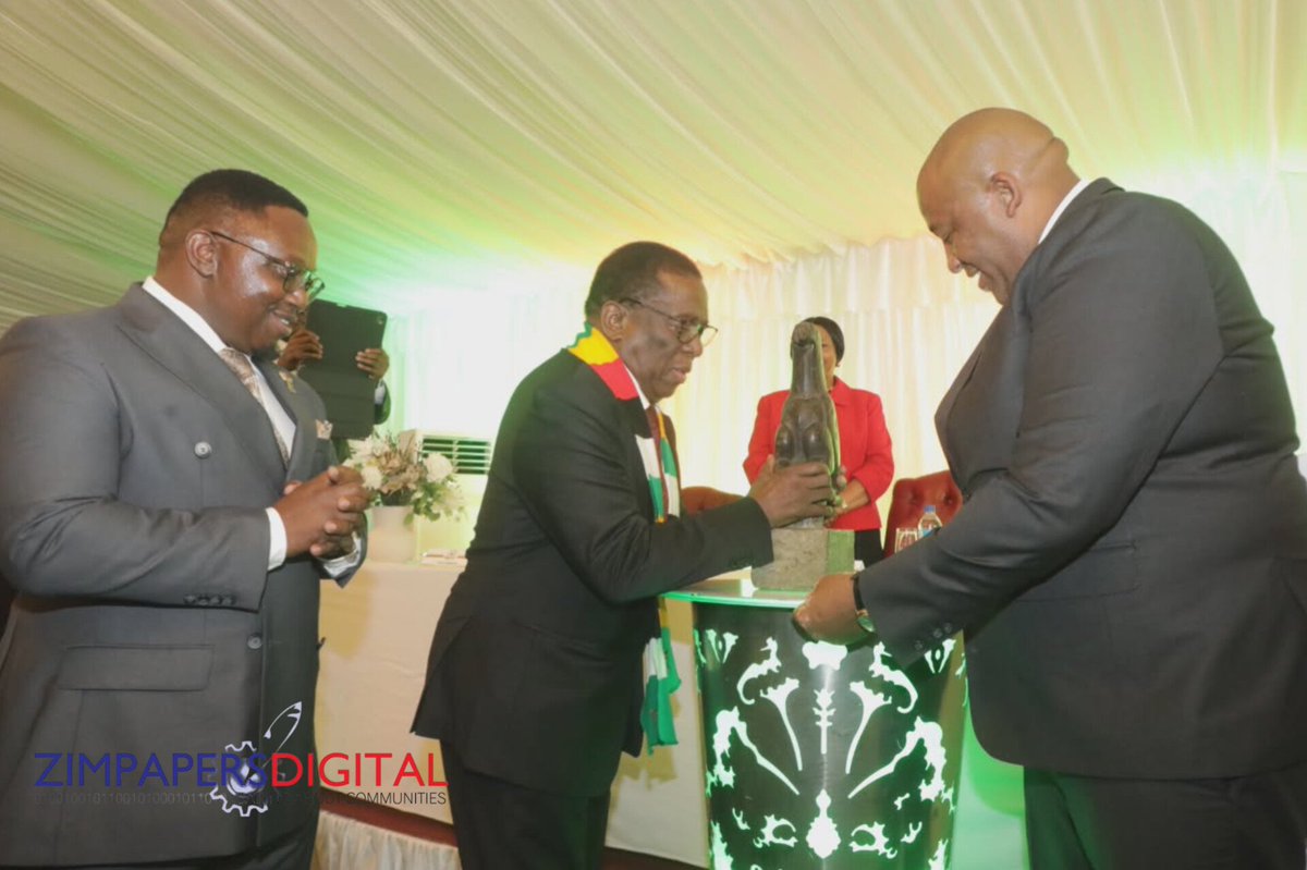 President Mnangagwa has received the centuries-old Zimbabwe Bird at State House in Harare. 
📸: Memory Mangombe
