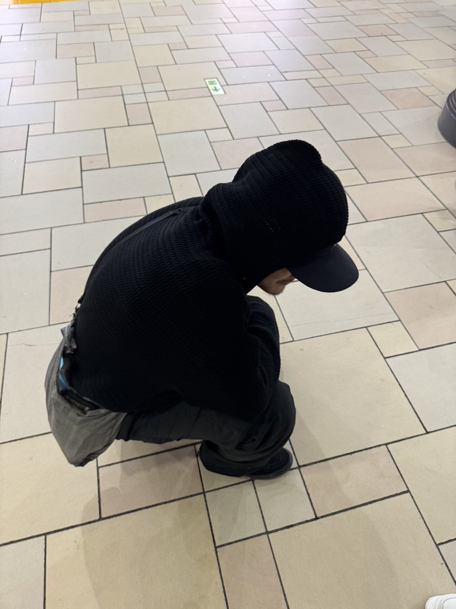 るかさんと撮ったチェキ全部真顔じゃんって言ったら落ち込んでこれ