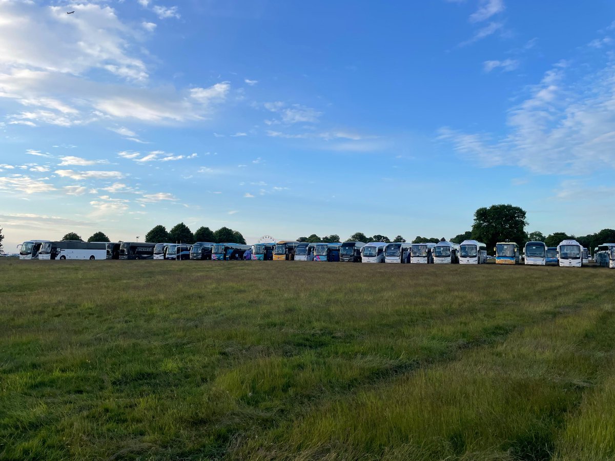 biggreencoach's tweet image. Come on, everyone! Squeeze in for a picture 📸🥹👋

#coachtravel #coaches #eventtravel