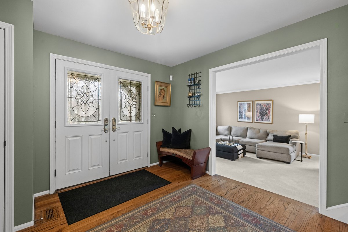 countoncarla's tweet photo. 220 Dover Circle, Lincolnshire, IL, 60069
5 bed | 2.5 bath 3331 Sq. Ft.
Active | 899000
https://t.co/VCQyDAlM7n
Located on one of Lincolnshire's most sought-after private, tree-lined streets in award-winning Stevenson &amp; Lincolnshire school districts, this beautifully... https://t.co/AGND2ZDPWJ