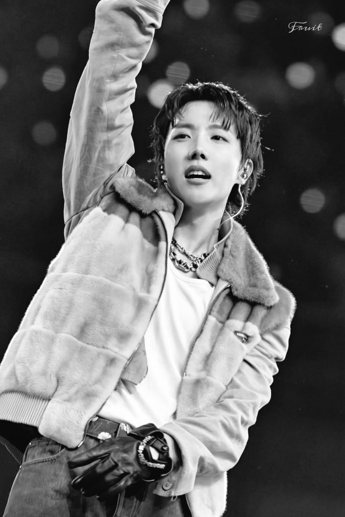 purple__btsarmy's tweet image. Love U🩶

#제이홉 #JHOPE #hobi #BTS