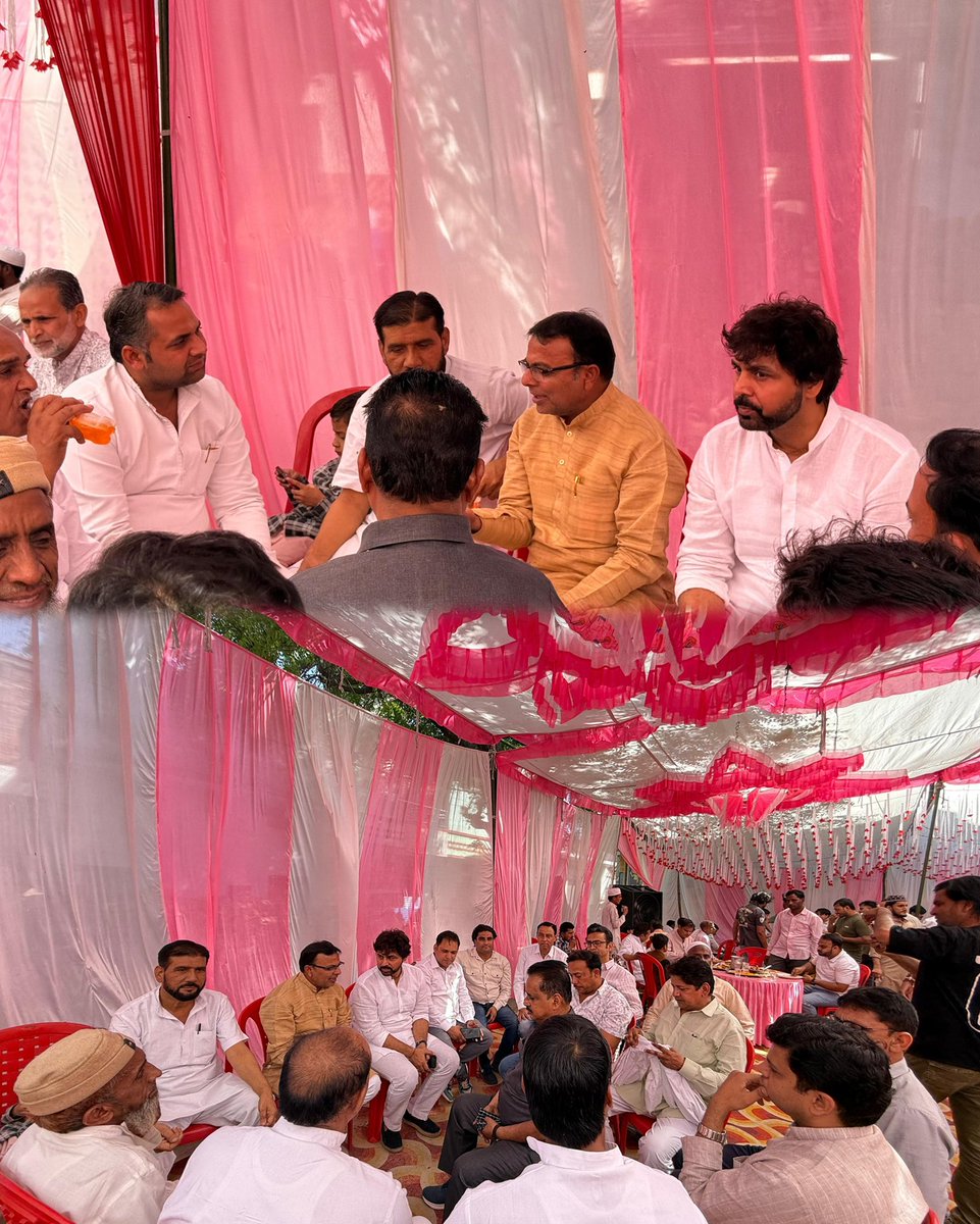 आज ग्राम तिसंग में श्रीमान नौसाद अंसारी जी के सुपुत्री के शादी समारोह में सम्मिलित होकर परिवारजनों को हार्दिक शुभकामनाए प्रेषित की।