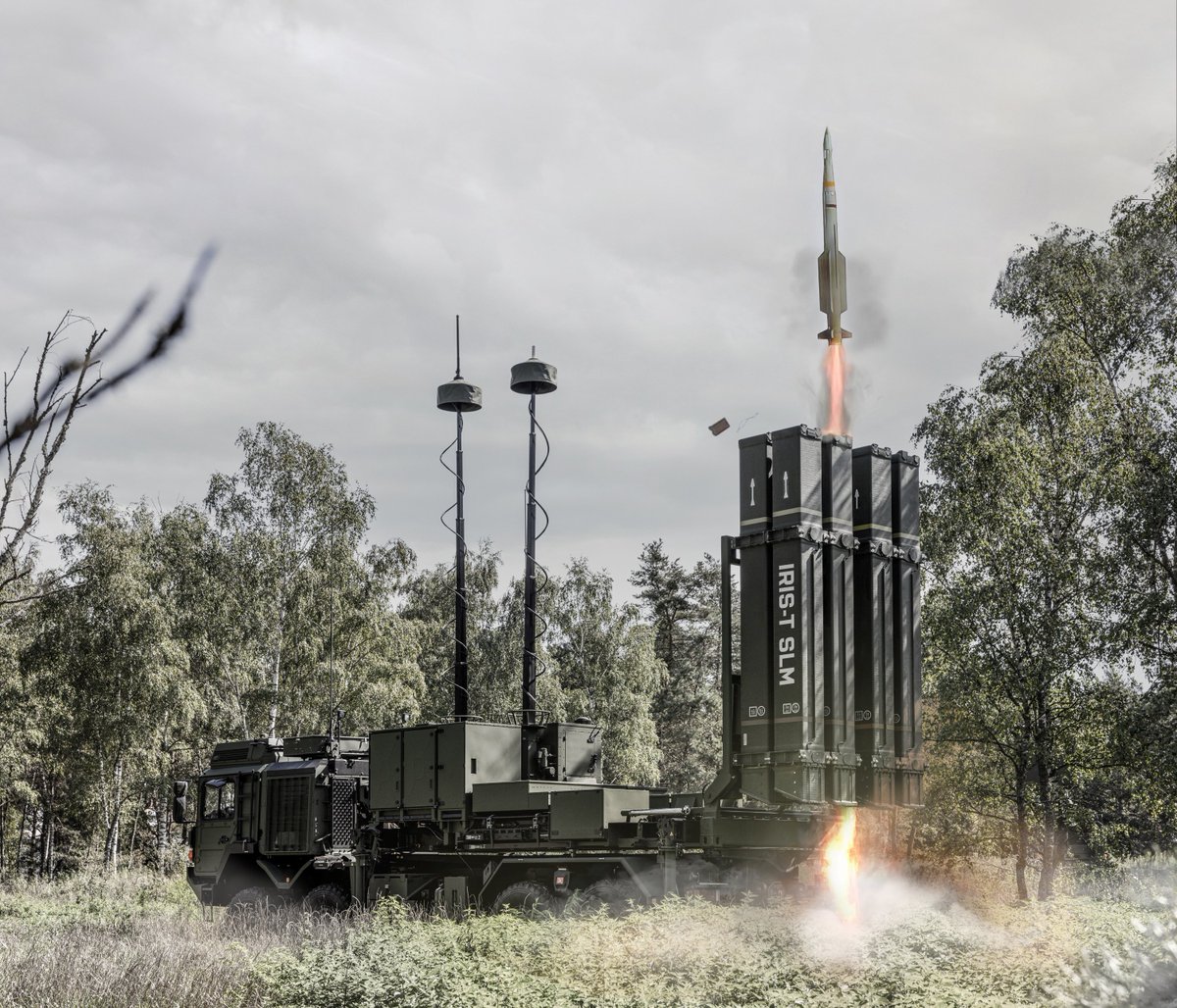 DiehlDefence's tweet image. Ukraine to receive more IRIS‑T Air Defence Systems!   
This week an agreement was signed to increase the amount of IRIS‑T SLM/SLS for the Ukrainian Armed Forces. #Ukraine #IRIS_T #AirDefence #DiehlDefence

Picture 1: ©BMVg/Eibe