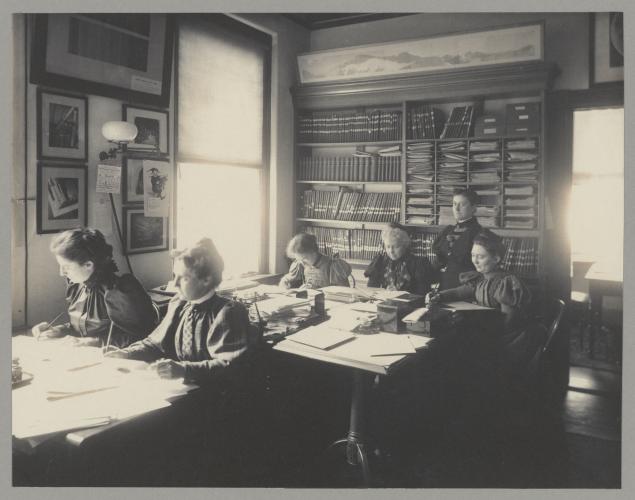 ECCStatusWomen's tweet photo. For #WomenWednesday this week, we want to shine a light on women’s contributions &amp; the impact they had on modern science. Learn more about how women worked as human computers from the @smithsonian American Women’s History Museum at https://t.co/mrLd0azbkB https://t.co/8U2mYLP0ny