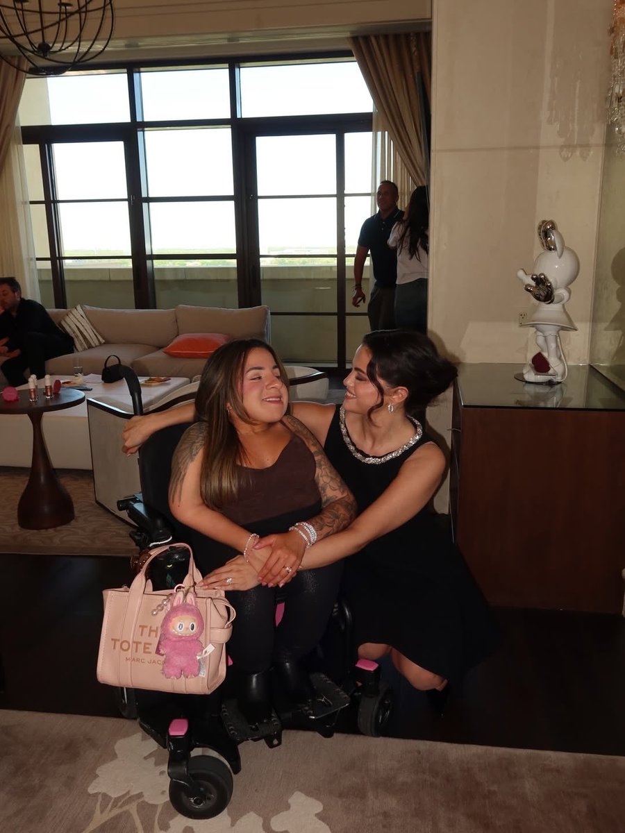 Selena Gomez Fan Acc tweet media