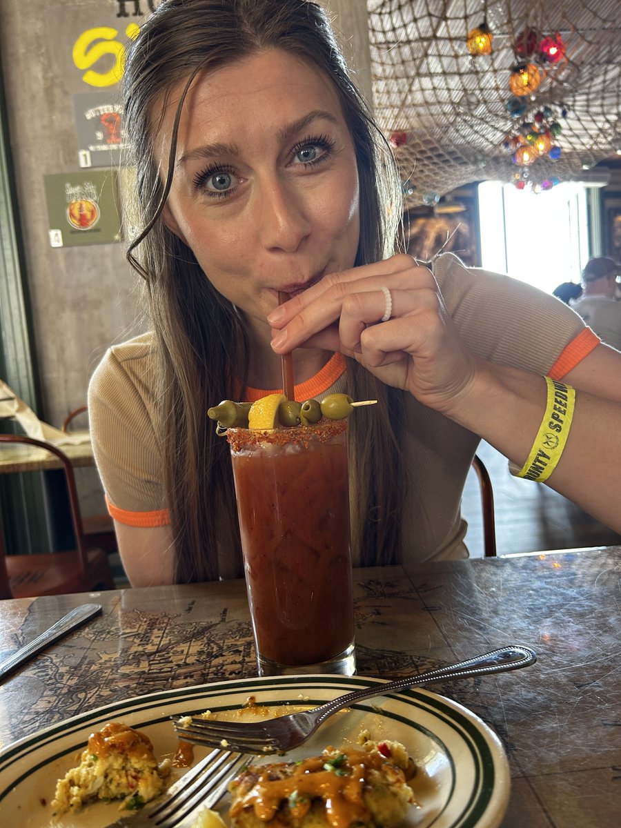 Tasker7taz's tweet photo. If you see this animal out in the wild today, make sure and wish her a happy birthday! https://t.co/qvDFgIKrgg