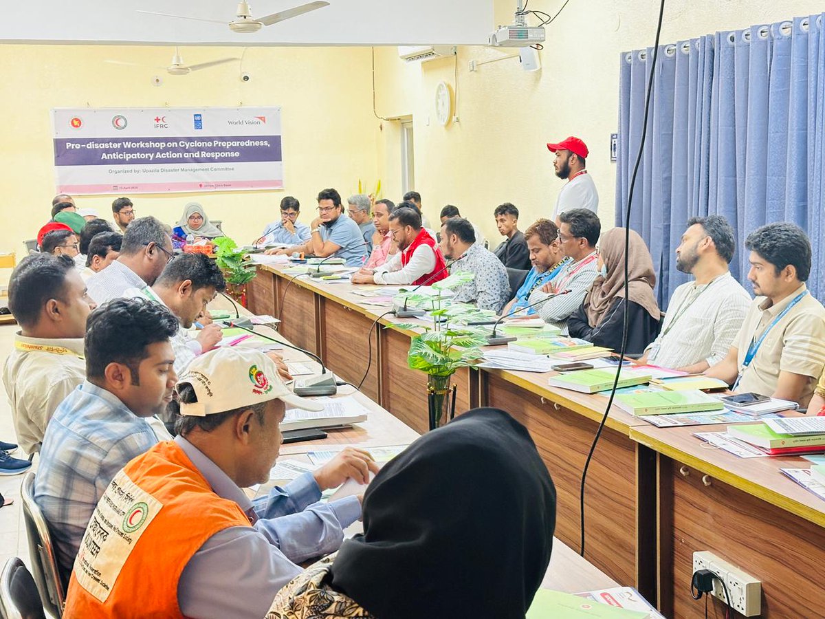 arafin_karim's tweet photo. Joint #planning demonstrated its efficacy in strengthening response readiness.
⏬
@BDRCS1, supported by @ifrc @RedCross, collaborated with @UNDP_BD @wvbangladesh to conduct #PreDisaster Planning workshop on cyclone for the #Ukhiya upazila administration & Upazila #DMC.
📷 @BDRCS1 https://t.co/GJ7pqAhM8q