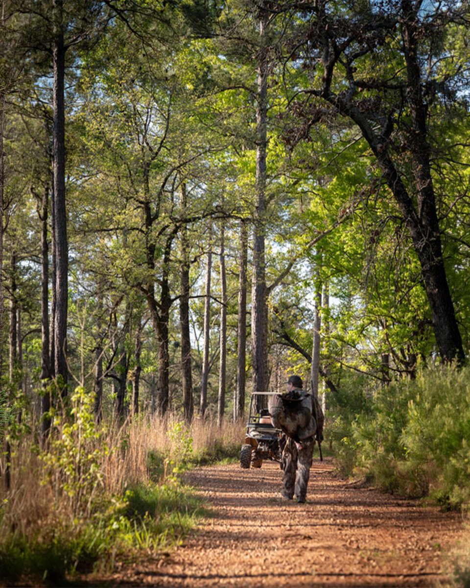 Realtree's tweet image. Gratitude, grit, and a Georgia morning done right.

#Realtree