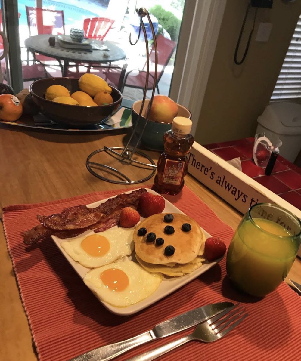 SantosJlorenzo's tweet image. Happy Wednesday My Friends. ☀️ 

🥞 🍓 🫐 🥓 🍳 🍊🧃🍯 
#BreakfastTime