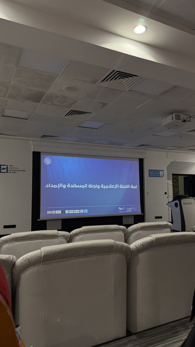 sogui_1's tweet photo. لمة الإعلامية والمساندة 🤞💙
أمطرت واحنا في الجامعة 💞💞💞💞 https://t.co/Lcwg68cCSM