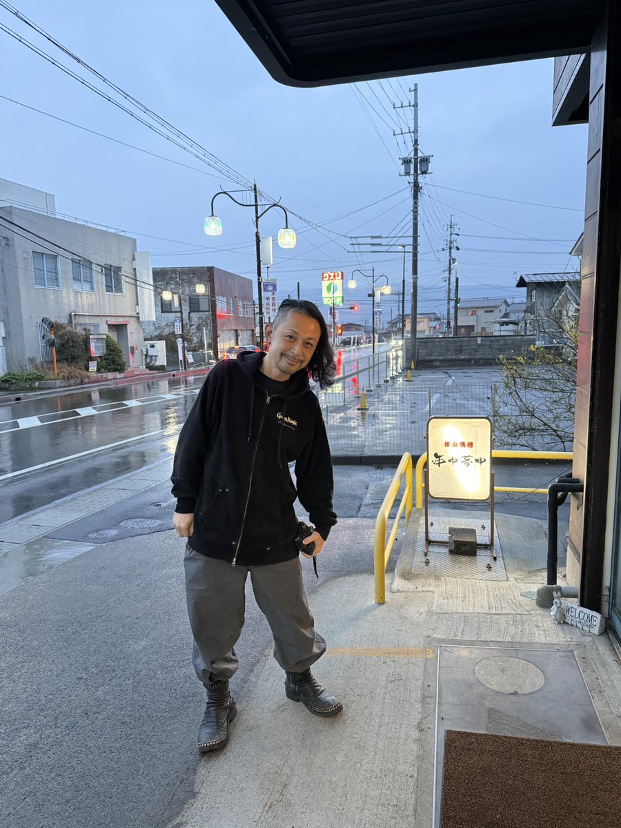CakraTenjiku's tweet photo. そう、「良い子の日（4/15）」とは、この世に“私”という奇跡が顕現した日✨

　八百万の神々が年に一度、天より降り立ち、
その奇跡を讃え、私の存在に感謝を捧げる生誕の祝祭✨

　さあ皆の衆、今宵は夜明けまで杯を掲げ、この奇跡を共に祝おうぞ👍️🍻✨ https://t.co/NcAuSmKF3A