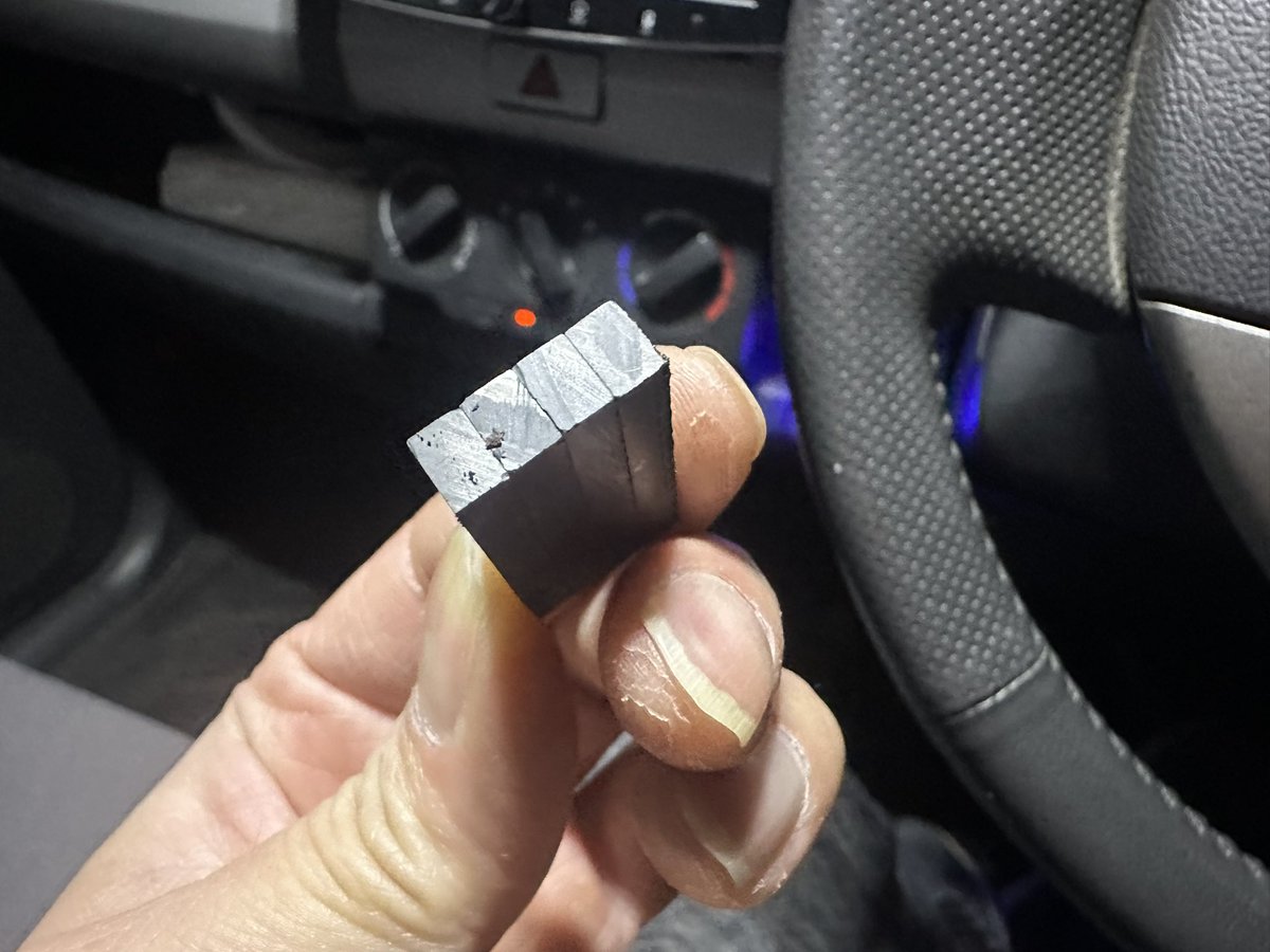 あしほん tweet media