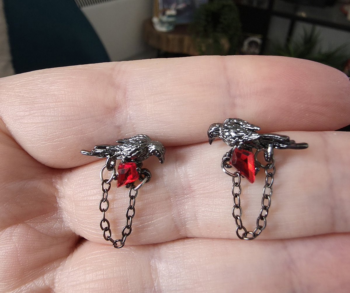 ponya_art's tweet image. More goodies arrived! I was initially just going to buy the gold coloured jewelry for an upcoming wedding, but I maaaaay have gotten a little lost in the shop and ordered a bunch more 😅 

In order: Jing Yuan, Caleb (x2), and Sylus inspired 🥰