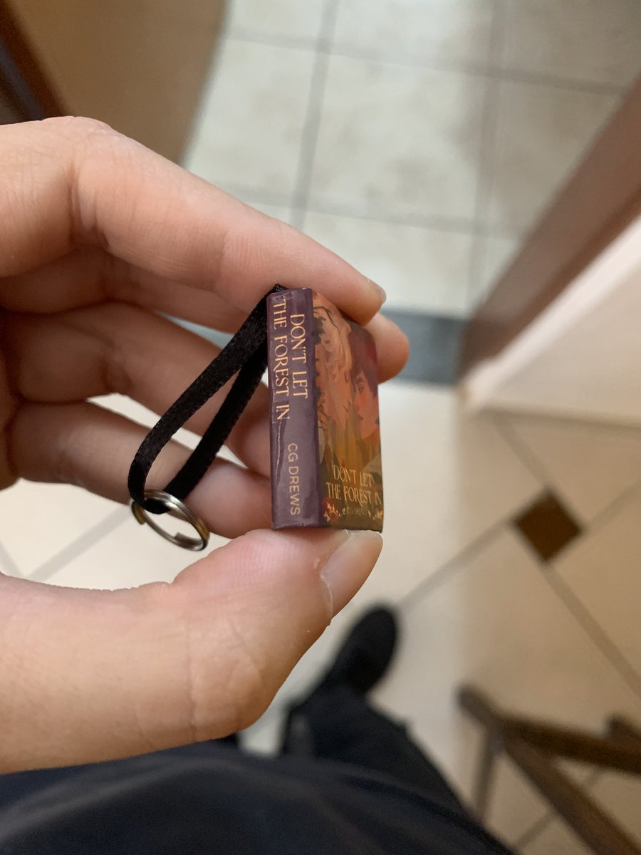 andrewfromunova's tweet photo. I bought these tiny keychains from a small store online, they’re so damn cute, now I can carry DLTFI everywhere with me :)
#DLTFI #Dontlettheforestin https://t.co/K7YXyNsxAX