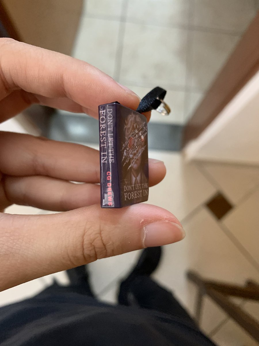 andrewfromunova's tweet photo. I bought these tiny keychains from a small store online, they’re so damn cute, now I can carry DLTFI everywhere with me :)
#DLTFI #Dontlettheforestin https://t.co/K7YXyNsxAX